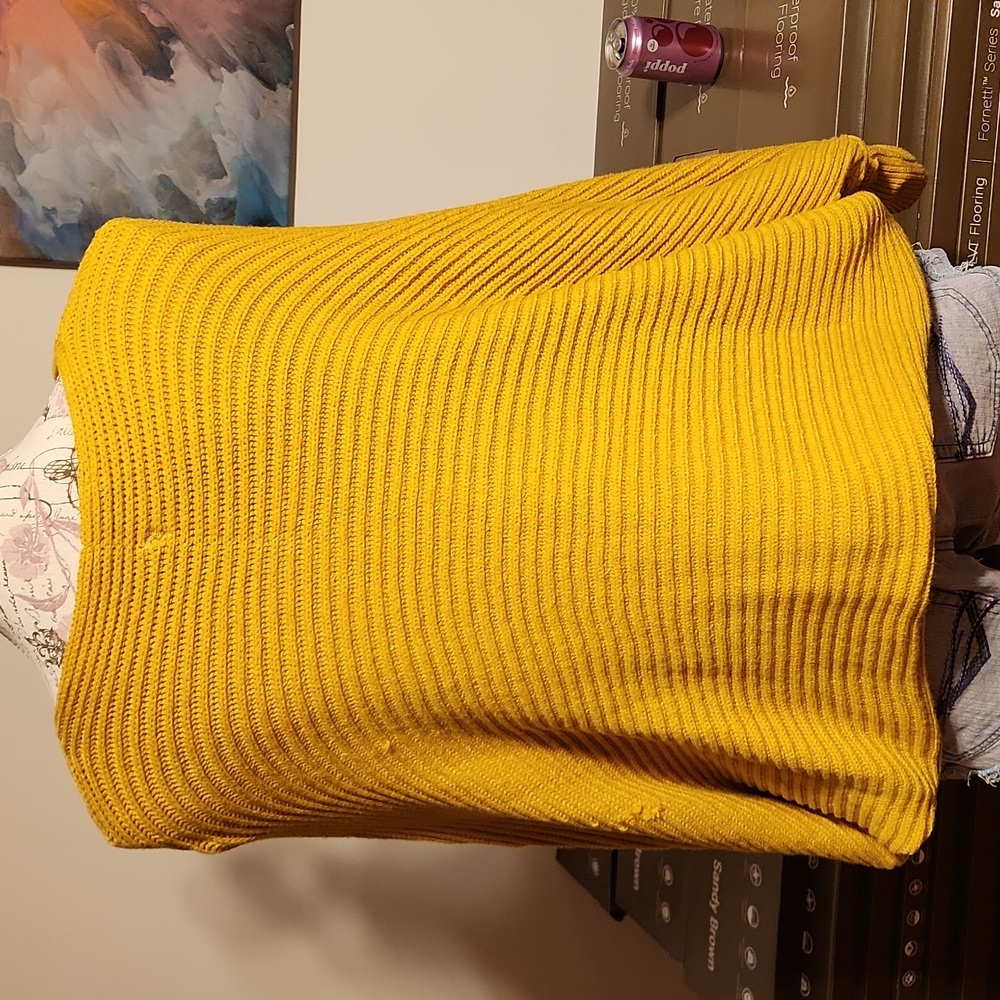 Sweater - Picture 2 of 5